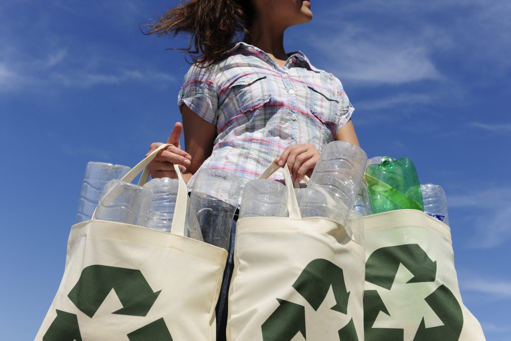 recyclage plastique, recycler plastique rigide, recycler bouteille plastique, tri des déchets, centre de tri sherbrooke, recyclage estrie, récupération estrie, plastique numéro 6, plastique recyclable, contenants plastique rigide, plastique rigide